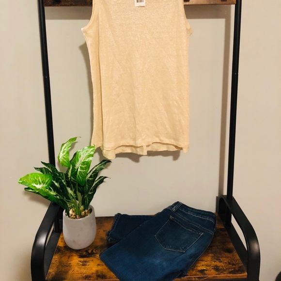 NWT! | Banana Republic | Sleeveless Top | Medium - Picture 2 of 12